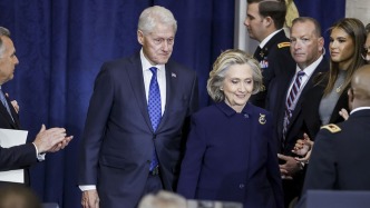 克林頓夫婦收到美國(guó)國(guó)會(huì)傳票:兩人需就愛(ài)潑斯坦案調(diào)查作證