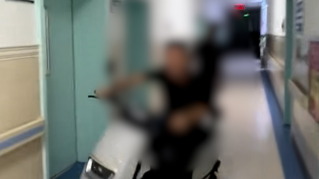 河南舞鋼多名少年深夜在醫(yī)院走廊騎電動車，院方稱已整改