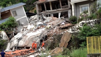 廣州白云發(fā)生山體滑坡致房屋受損：14人被困，已救出7人