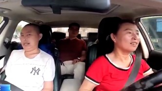 网约车女司机带渐冻症丈夫出车，收获满满善意