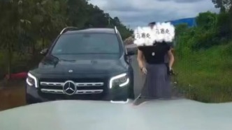 廣西“亮證女”行政處罰決定書涉嫌泄露當(dāng)事人信息，已被刪改重發(fā)