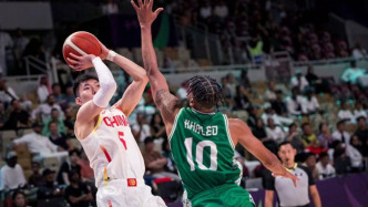 亚洲杯中国男篮取得开门红！中国队93比88战胜沙特队