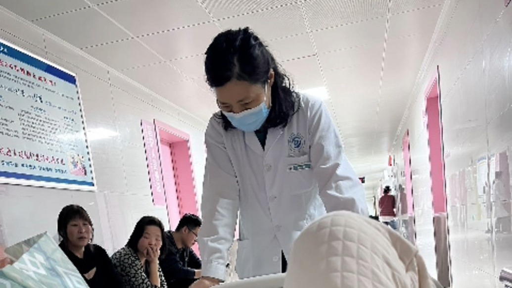 河南周口六院一醫(yī)生疑因網(wǎng)暴輕生，其曾接診產(chǎn)婦發(fā)聲緬懷