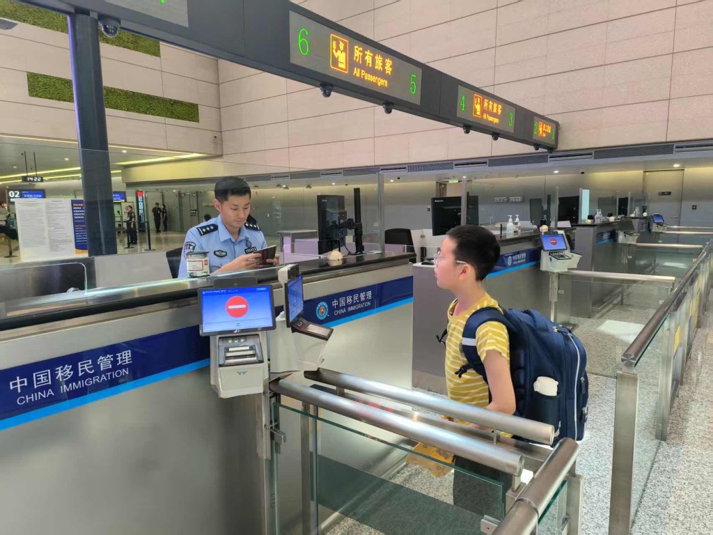 上海虹桥机场口岸7月出入境达30.4万人次，单月旅客量创近年新高