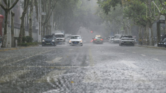 鄭州解除暴雨紅警、橙警，此前有53條公交線路停運(yùn)