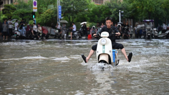 鄭州暴雨積水逐漸消退，明后天局地仍有強(qiáng)對(duì)流天氣