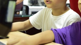 人民時評：破解未成年人上網(wǎng)新難題，治理手段需一起“進(jìn)化”