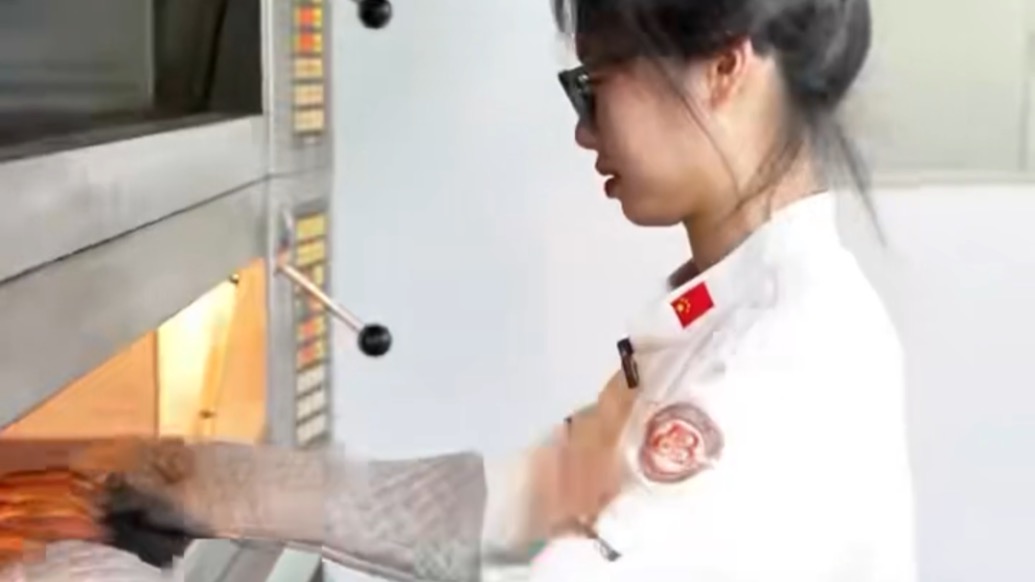 中國首位女烘焙世界冠軍！5年揉面上萬次每天訓(xùn)練12小時，21歲大專生成功逆襲