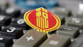 從觸碰“紅線”到守住“底線”，明星依法合規(guī)納稅才是正道