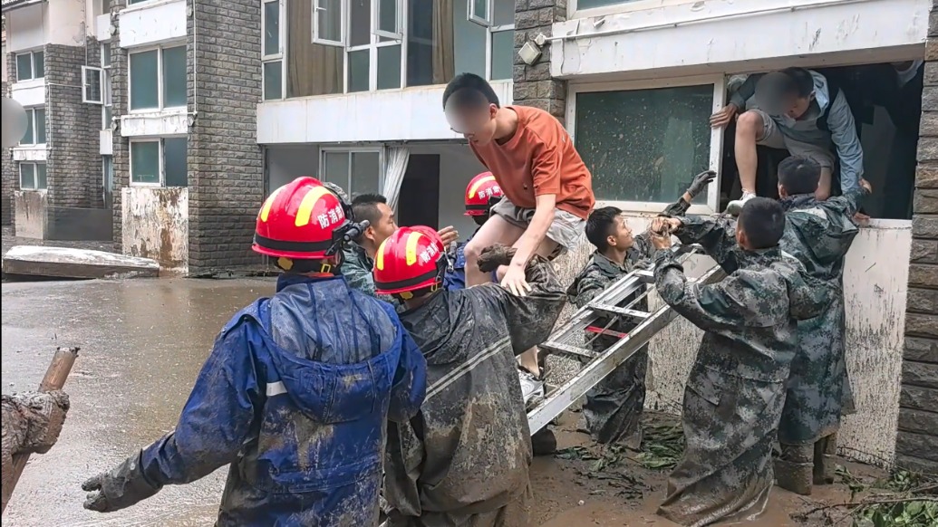 甘肅蘭州榆中縣山洪災(zāi)害已造成10人死亡33人失聯(lián)，救援正在進(jìn)行中