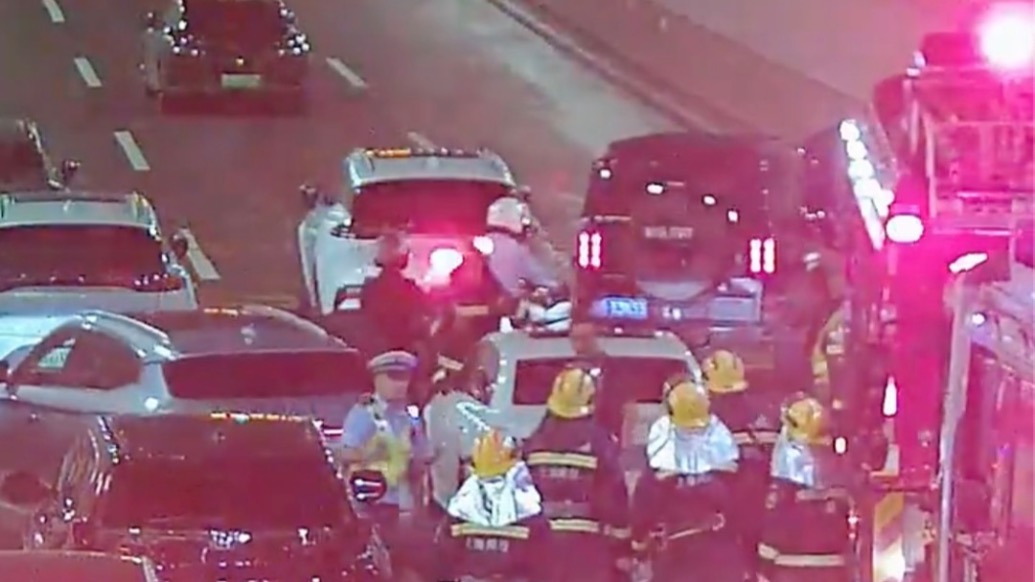 為上海的這些車主點贊！臨盆孕婦被困隧道，警民聯(lián)手開啟“生命接力”