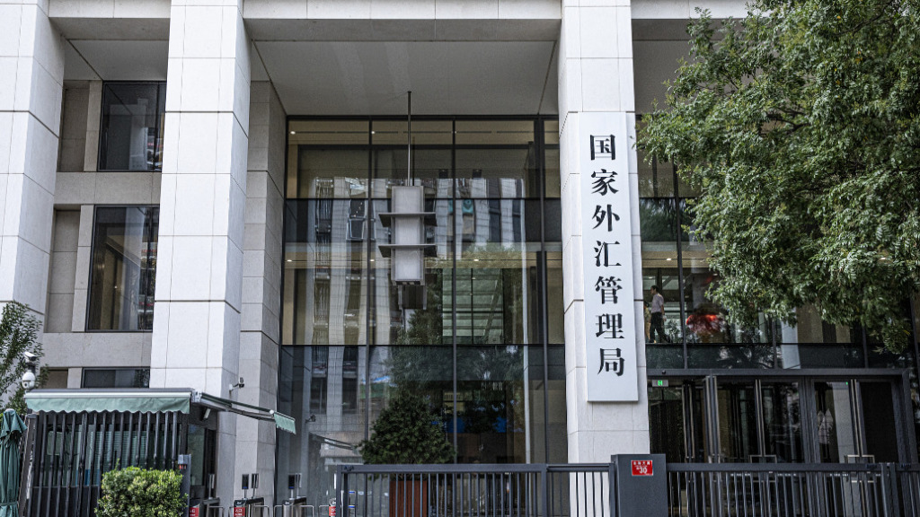 外汇局：上半年经常账户顺差3006亿美元