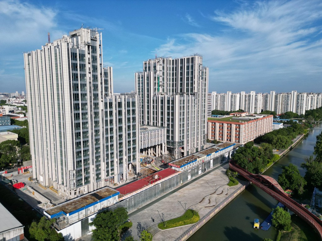 上海“大零号湾”双子塔年底竣工，将布局机器人产业