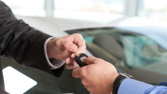 男子稱競拍二手車疑為事故修復車卻被扣轉保證金，賣方：買家未按期完成交割