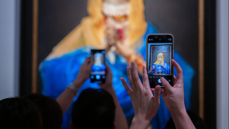 “無(wú)臉者”的勝利：從《禱》看數(shù)字時(shí)代的面具視覺(jué)與情緒劇場(chǎng)