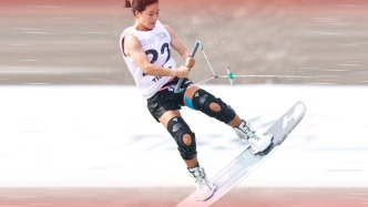 成都世運(yùn)會(huì)開幕式“點(diǎn)火女孩”徐露滑水摘金