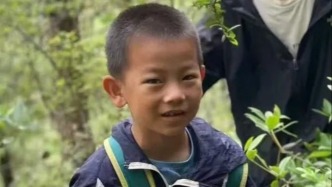 在大理苍山走失的8岁男童特征公布，对提供关键线索者将奖励