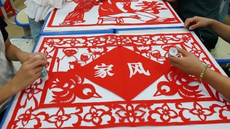 中纪报头版头条：涵养良好家风，筑牢家庭防线