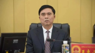 双鸭山市人大常委会原副主任王志山主动投案，曾出版过多部诗集