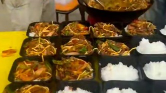 “讓他們吃口熱飯”，甘肅榆中飯館老板做700份盒飯送救援人員