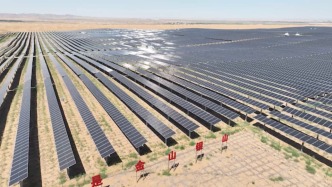 感知幸福中國(guó)寧夏行｜中衛(wèi)首期300萬千瓦沙漠光伏項(xiàng)目已建成，可供450萬家庭用電一年