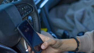 男子开发顺风车抢单“外挂”软件获利200余万，被批准逮捕