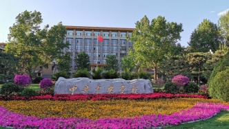 中共中央印發(fā)《中國(guó)共產(chǎn)黨黨校（行政學(xué)院）工作條例》