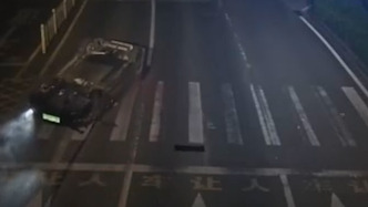 醉酒+超員！實(shí)習(xí)期司機(jī)醉駕致車(chē)輛“四腳朝天”