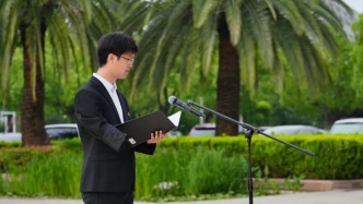 “独臂硕士”上岸湖北公务员：一直把自己当正常人，在过程中也得到了尊重