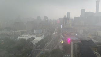 北京6預(yù)警齊發(fā)！實拍大雨來臨前烏云籠罩，壓迫感十足