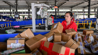 兩部門：快遞企業(yè)提供快遞服務(wù)取得的收入，按照“收派服務(wù)”繳納增值稅