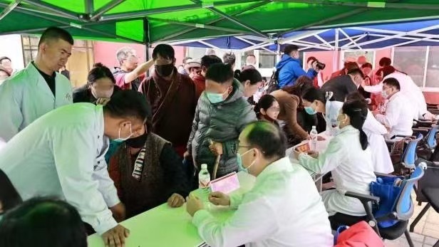 青春华章｜复旦博医团再出发，近一个月服务基层百姓超1.5万人次
