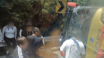 遼寧撫順一客車側(cè)翻致4名乘客死亡，涉事駕駛員已被控制