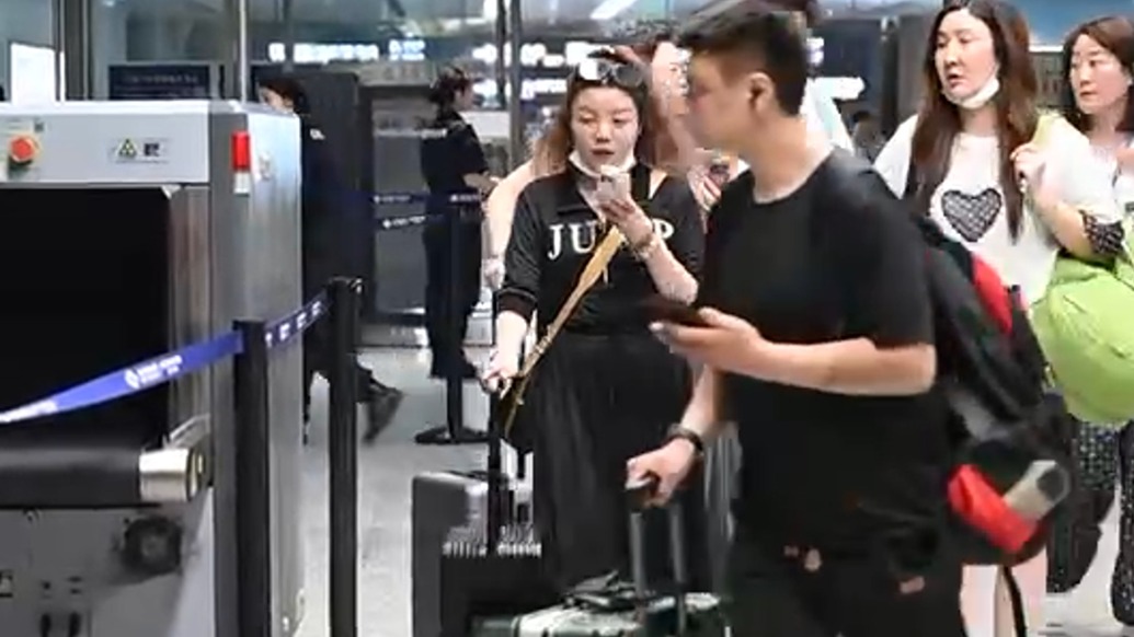 上海兩機場航站樓入口簡化人身和物品檢查，旅客們怎么說？