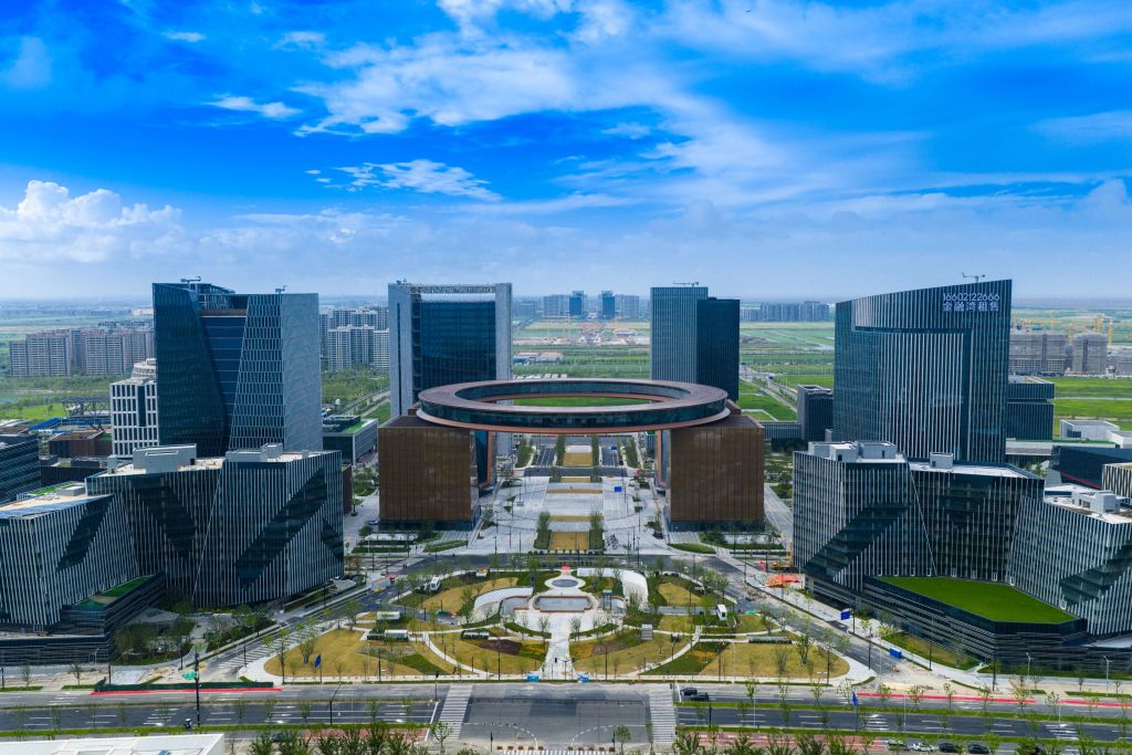 上海临港金融开放再添重磅：全球投资公司KKR首支在岸人民币基金落地