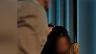 男子因女友晚上穿裙子出门对其殴打并强奸，赔偿11万元获刑21个月缓刑两年