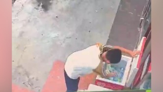 小卖部冰柜成爱心“接力站”！多名居民带物资主动补给