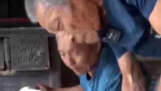 致敬英雄！山东青州两名村民描摹英烈画像