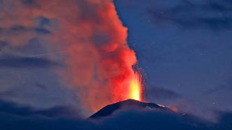 俄堪察加半島克柳切夫火山噴出高達(dá)12千米灰柱