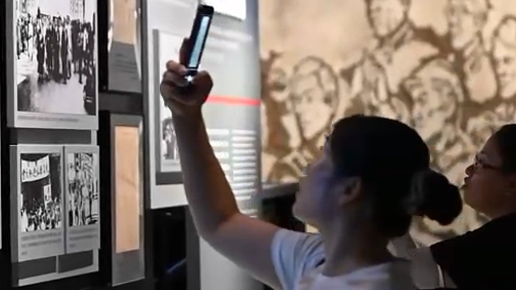 “要牢記歷史”！外地游客在這一天趕赴上海淞滬抗戰紀念館