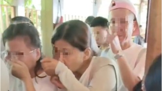 游客稱(chēng)在景區(qū)排隊(duì)時(shí)聞到刺鼻氣體致身體不適，警方：是防狼噴霧