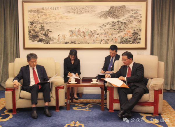 外交部亚洲司司长会见韩国驻华使馆临时代办
