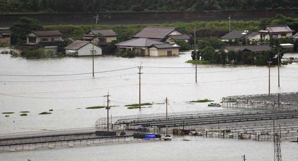 从41.8℃高温到暴雨洪灾：日韩近一周为何连遭“背靠背”极端天气？