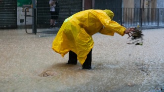 第1現(xiàn)場(chǎng)｜臺(tái)風(fēng)楊柳：穿越廣東西行，香港發(fā)出“黑雨”信號(hào)