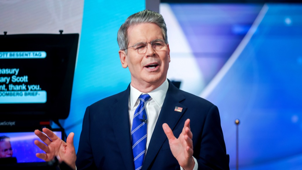 美財(cái)長(zhǎng)：若“特普會(huì)”不順利，美國(guó)或?qū)⒓哟髮?duì)俄制裁