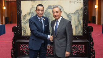 王毅会见泰国外长玛里，双方就泰柬边境局势交换意见