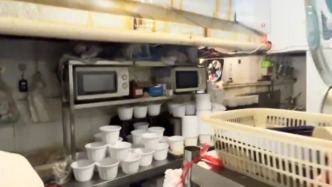 外卖小哥曝光一商家后厨脏乱差，监管部门：店铺查封，从外卖平台下架