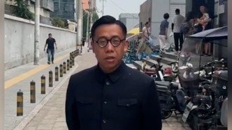 酷似溥儀男子收到橫店邀約：戴眼鏡是因本身就近視，沒化妝