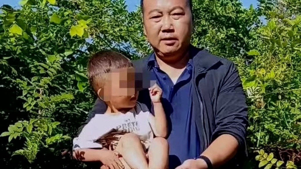 太好了！貴州2歲男童走失3天后，在3公里外灌木叢中被找到