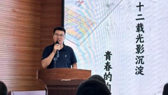 顾彼曦新书《云上的列车》在甘肃武都首发